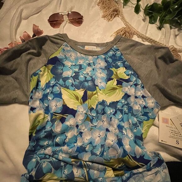Floral Randy Top NWT # 132 - Picture 1 of 7